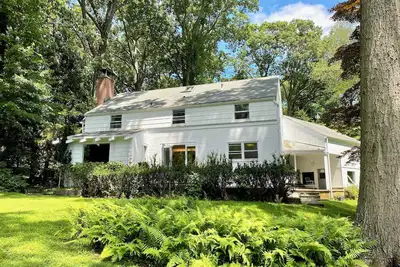 Image de Escape to it all! Light & Sunny Nantucket Cottage in wonderful Rowayton Village!