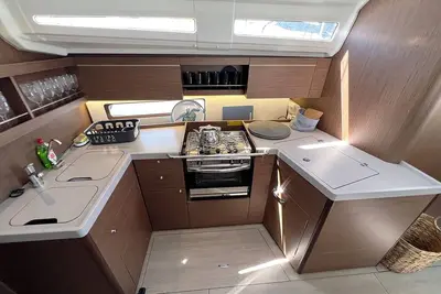 Image de Sun-Kissed Sailing Adventure in Islas Sarónicas