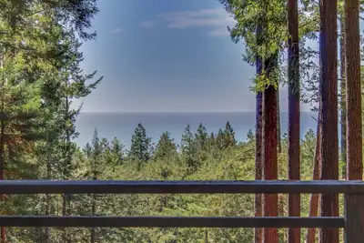 Image de Forested cabin with private hot tub on the golf course