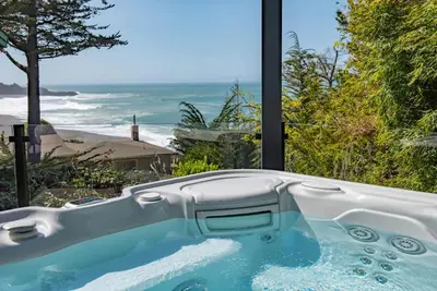 Image de River & Bay view home with studio