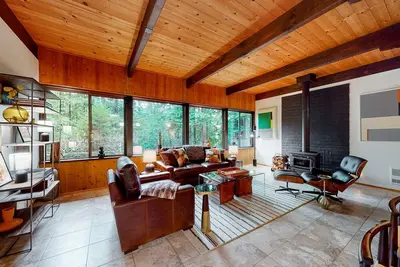 Image de Mid-century home in the redwoods with expansive deck, garden & woodstove
