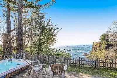 Image de Gualala cottage with private hot tub & ocean views near the bluffs