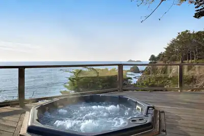 Image de Oceanfront home with private hot tub, views, & close beach access