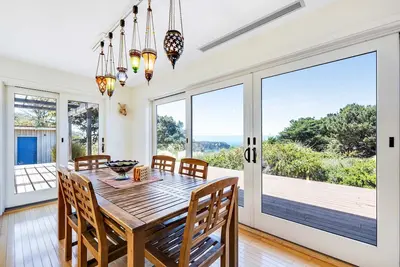 Image de Ocean View Home with Private Hot Tub, Deck & Fireplace - Walk to Cooks Beach