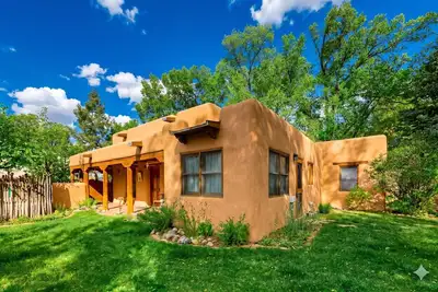 Image de Stylish Adobe | Hidden Courtyard | Walk to Plaza