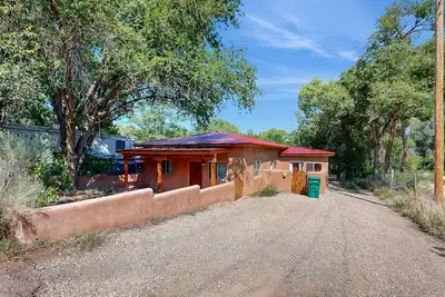 Image de Two Sisters Adobe | Oasis + Steam | Walk to Plaza