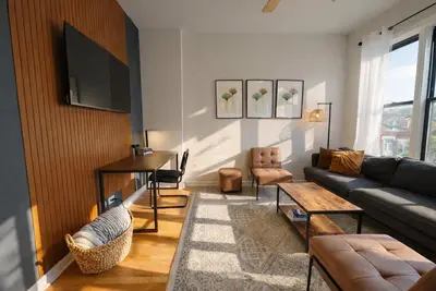 Image de Flexhome Ukrainian Village • 2br • Convenient Walkability