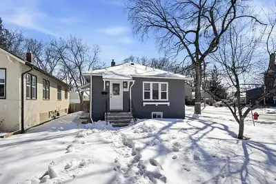 Comfortable Crescentwood Bungalow | 3 Bed | 2 Bath |