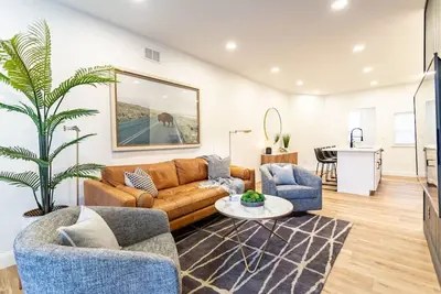 2 King Beds | Easy City Access | Easy Parking