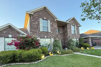 Image de Lakes near Golf Course / Medical Center / Ngr with  3-bed in a gorgeous location