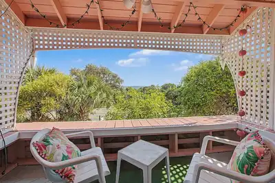 Image de Pink Flamingo- Your Throwback Beach Retreat