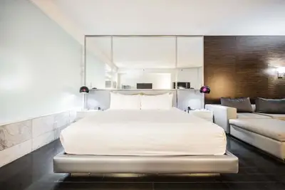 Image de Svs: High Floor Strip View Studio | Open Balcony | Palms Place