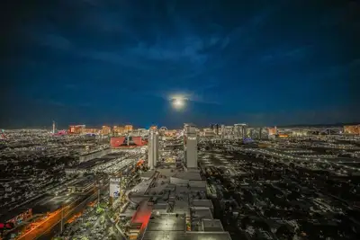 Image de Svs: Strip View Studio | Open Balcony | Pool & Gym | Palms Place