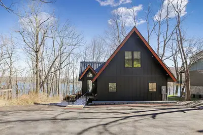 Image de New, Modern, Lakefront, Close to Wisp