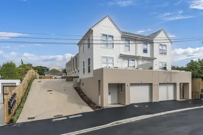 Modern 3-Story Inner-City Sanctuary