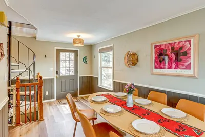 Image de 6. 5 Acre Retreat w/ Natural Spring + Mountain View