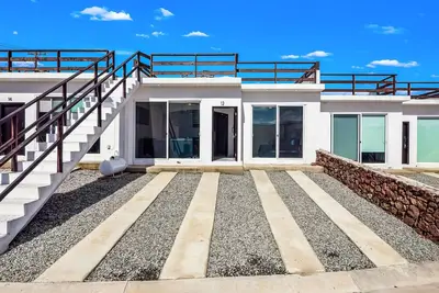 Image de Dog-friendly retreat with ocean-view rooftop deck, pool, hot tub, & kitchen