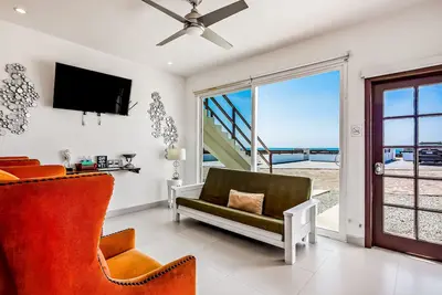 Image de Dog-friendly villa with heated pool, hot tub, streaming, partial ocean views