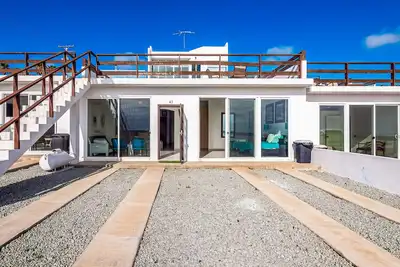 Dog-friendly beachfront villa with pool & hot tub access plus rooftop deck
