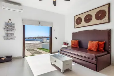 Image de Dog-friendly suite with beach views, outdoor pool, patio, kitchenette, & Ac
