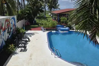 Image de 8 bedroom beach resort for celebration!