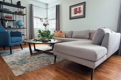 Image de World Cup house rental in vibrant college town