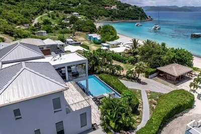 Image de Modern Beachfront Villa 4br + Infinity Pool & Direct White Bay Access Bvi