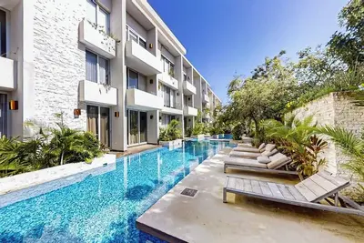 Image de Luxurious 2br Retreat with Pool, Tv, Game Room, Lush Gardens & Modern Amenities