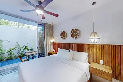 Image de Stylish apartment with private patio, pool, gym & steps from pristine beaches