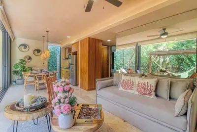 Image de Tranquil getaway by the beach with amazing pool & lush grounds