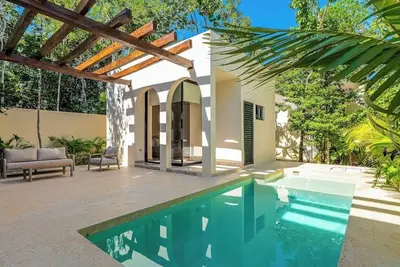 Image de Viilla in gated community w/pool, gym, yoga room & paddle tennis courts