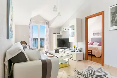 Image de Appartement de deux chambres avec le balcon et la vue sur le mer Trogir (A-25303-a)