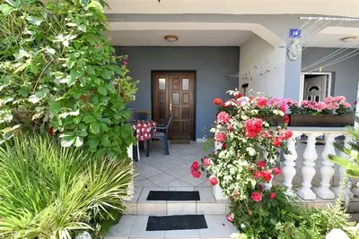 Image de Appartement de deux chambres avec la terrasse Vir (A-25448-a)