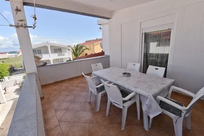 Image de Appartement de deux chambres avec la terrasse et la vue sur le mer Vir (A-25448-b)