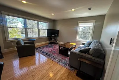 Image de Charming coastal cottage with deck, grill, firepit, and jetted tub