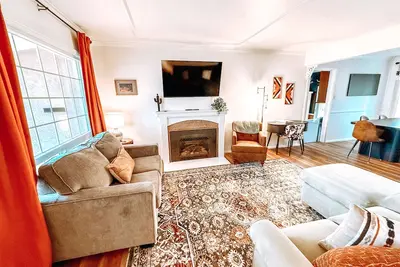 Image de Centrally Located, Family friendly Home- With Game Room and Infrared Sauna