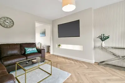 Image de Stylish 2-Bed Home with Garden & Parking