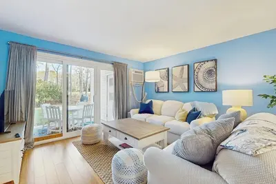 Image de Modern fairway condo with open layout, private patio, Ac & washer/dryer