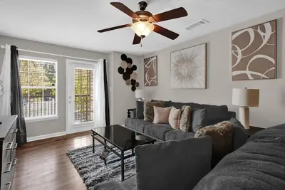 Image de Upscale 3br Home | Near The Summit.