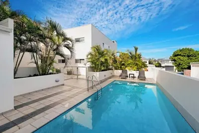 Image de Un endroit idéal pour se cacher avec le charme du bord de la rivière