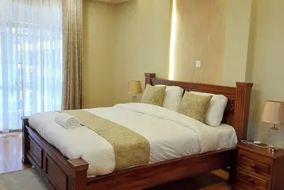 Image de Luxueux appartement de 4 chambres avec accès à la piscine à Lavington