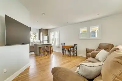 Image de Walk to Dtwn: Rochester Home, Private Deck + Yard!
