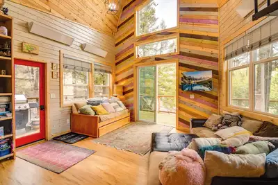 Image de Pet-Friendly Treehouse w/ Deck & Yard in Hartsel!