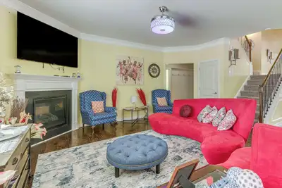 Image de 8 Mi to Dtwn & Film Sites! Spacious Covington Home