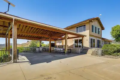 Outdoor Oasis w/ Valley Views: Temecula Escape