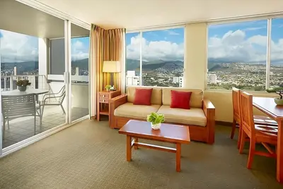 Image de On Beautiful Waikiki Beach! Pool, Short Drive to Diamond Head!