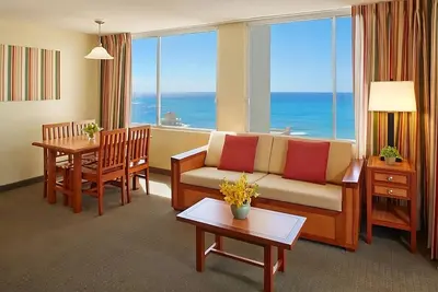 Image de Unwind in Waikiki: 4 Units, Pool, Sauna, 2 Blocks from Famous Beach!