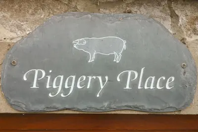 Charming Piggery Place Cottage