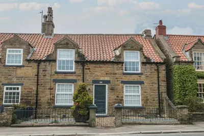 15 High Street Burniston 3-bed