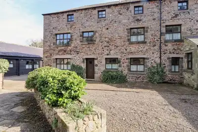 Charming Ivy Cottage Retreat